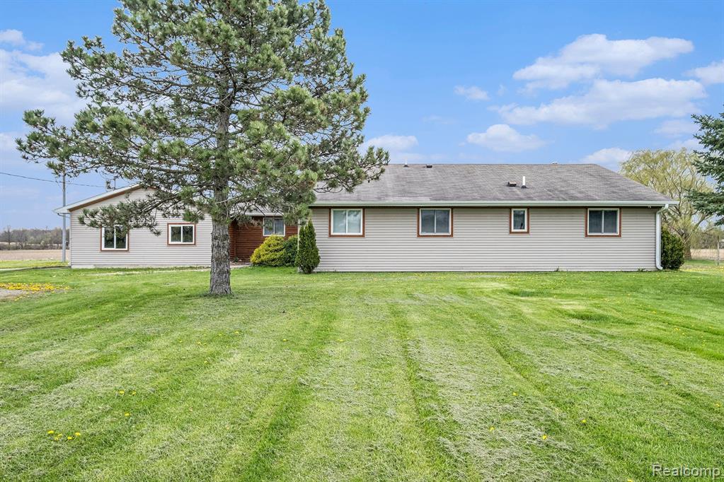 2423 South Duffield Road Lennon, MI 48449 - Photo 2 of 41