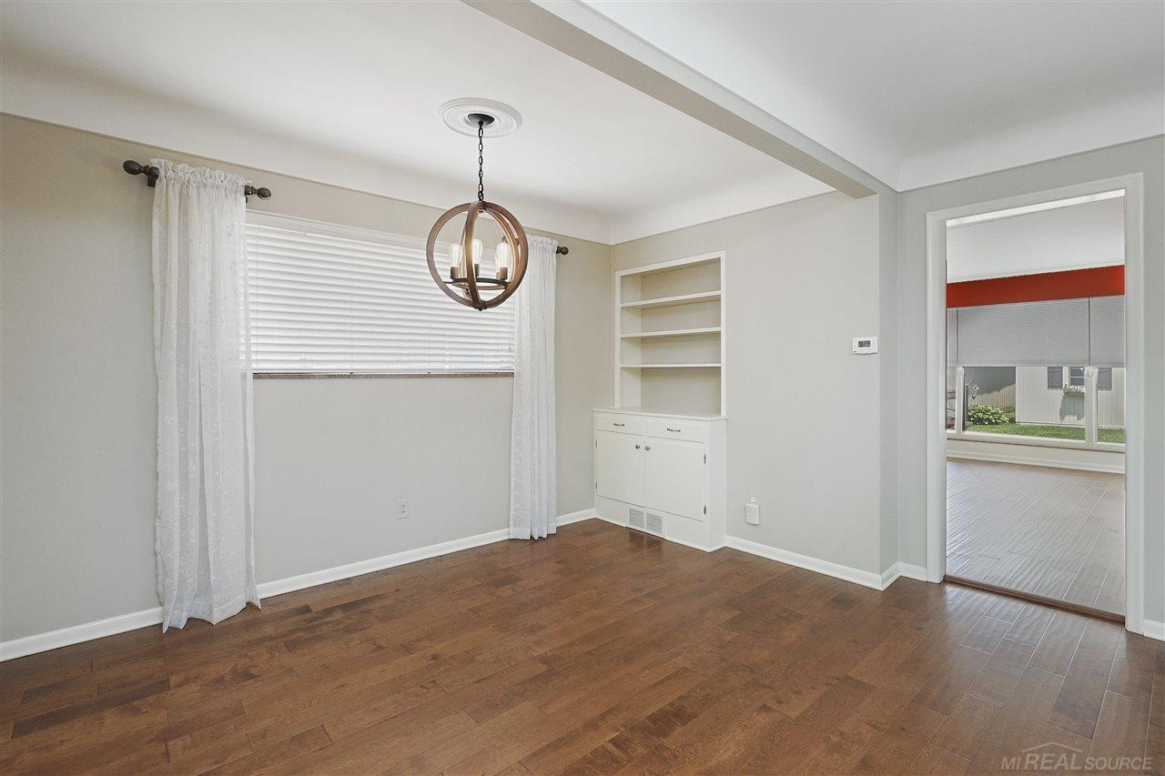 1622 Prestwick Road Grosse Pointe Woods, MI 48236 - Photo 7 of 39