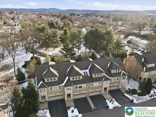 $515,000 | 942 Greenhouse Drive, Unit 5B, Bethlehem, PA 18017