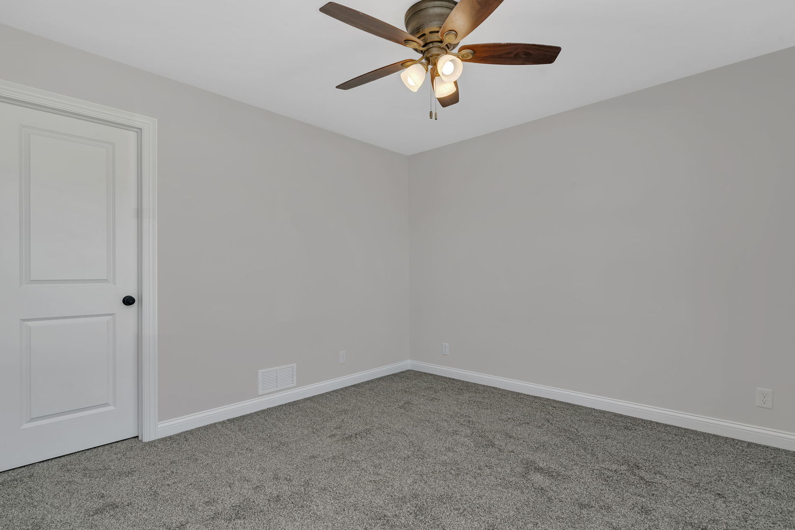 903 Springhill Drive Coal City, IL 60416 - Photo 25 of 37 an empty room with a window and a fan