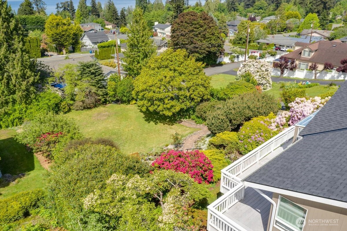 2606 49th Place Southwest Everett, WA 98203 - Photo 30 of 37 a view of a garden with plants