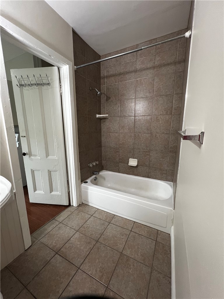 188-190 Charlotte Street, Unit 188 Rochester, NY 14607 - Photo 3 of 46 190 Up Bathroom