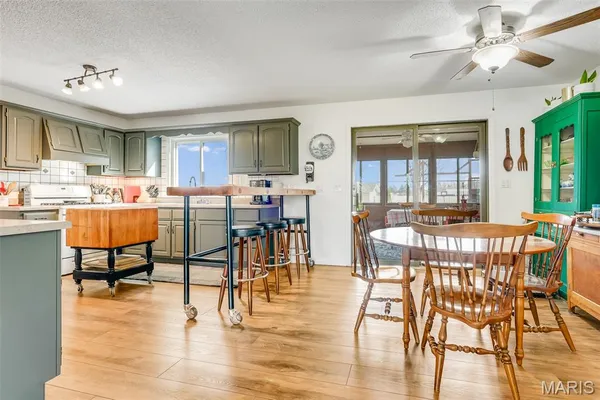 $300,000 | 514 North West Street, Raymond, IL 62560