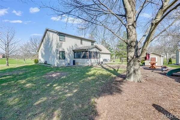 $300,000 | 514 North West Street, Raymond, IL 62560