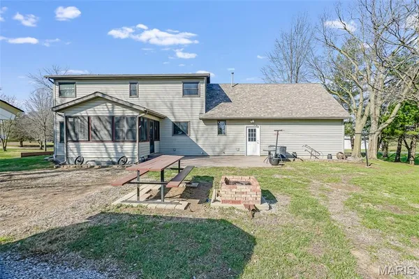 $300,000 | 514 North West Street, Raymond, IL 62560