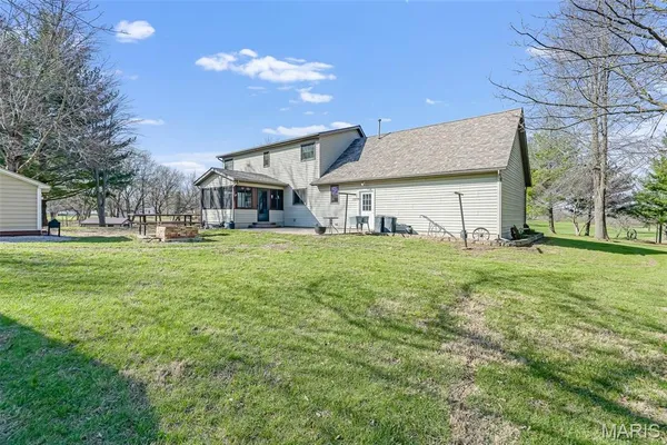 $300,000 | 514 North West Street, Raymond, IL 62560