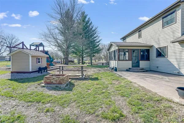 $300,000 | 514 North West Street, Raymond, IL 62560