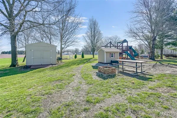 $300,000 | 514 North West Street, Raymond, IL 62560