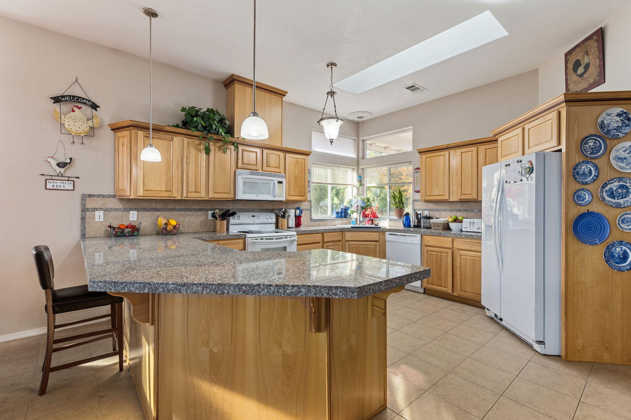 348 Cedar Ridge Drive Cave Junction, OR 97523 - Photo 5 of 20 6-web-or-mls-348-cedar-ridge-dr
