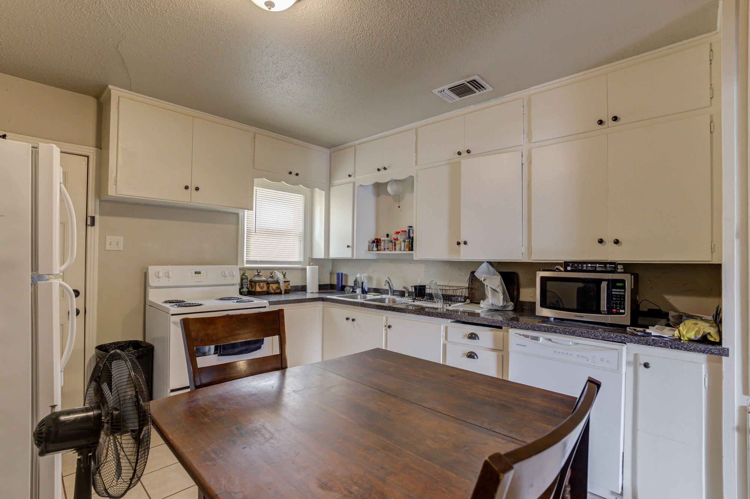2706 37th Street Lubbock, TX 79413 - Photo 13 of 19 2706-37th-St_Lubbock-TX_11_Kitchen