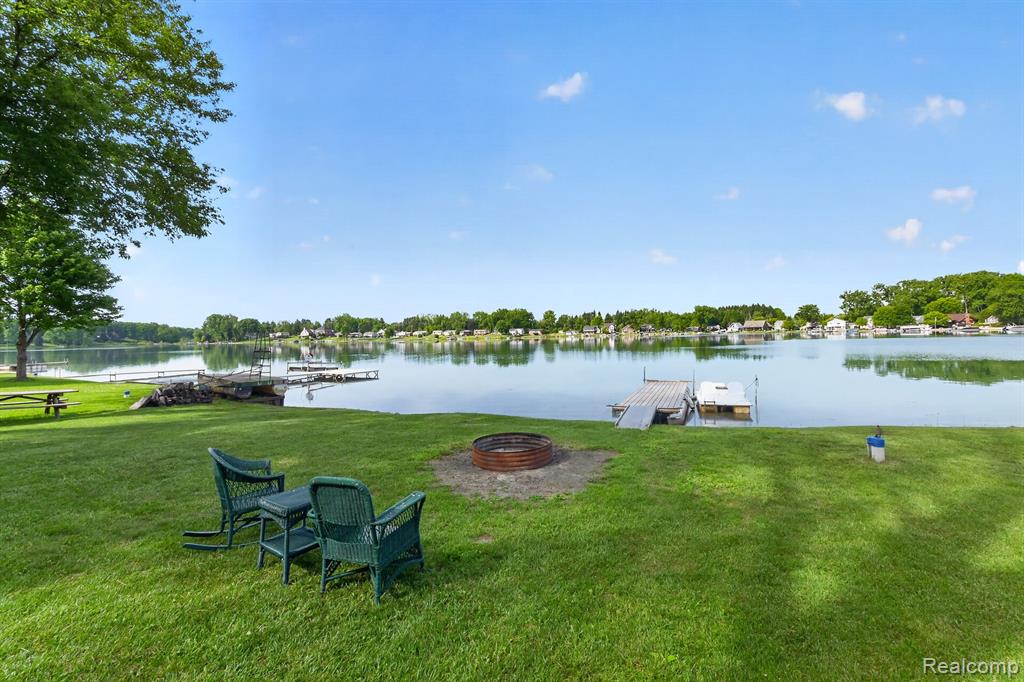 1717 Triangle Lake Road Howell, MI 48843 - Photo 19 of 58