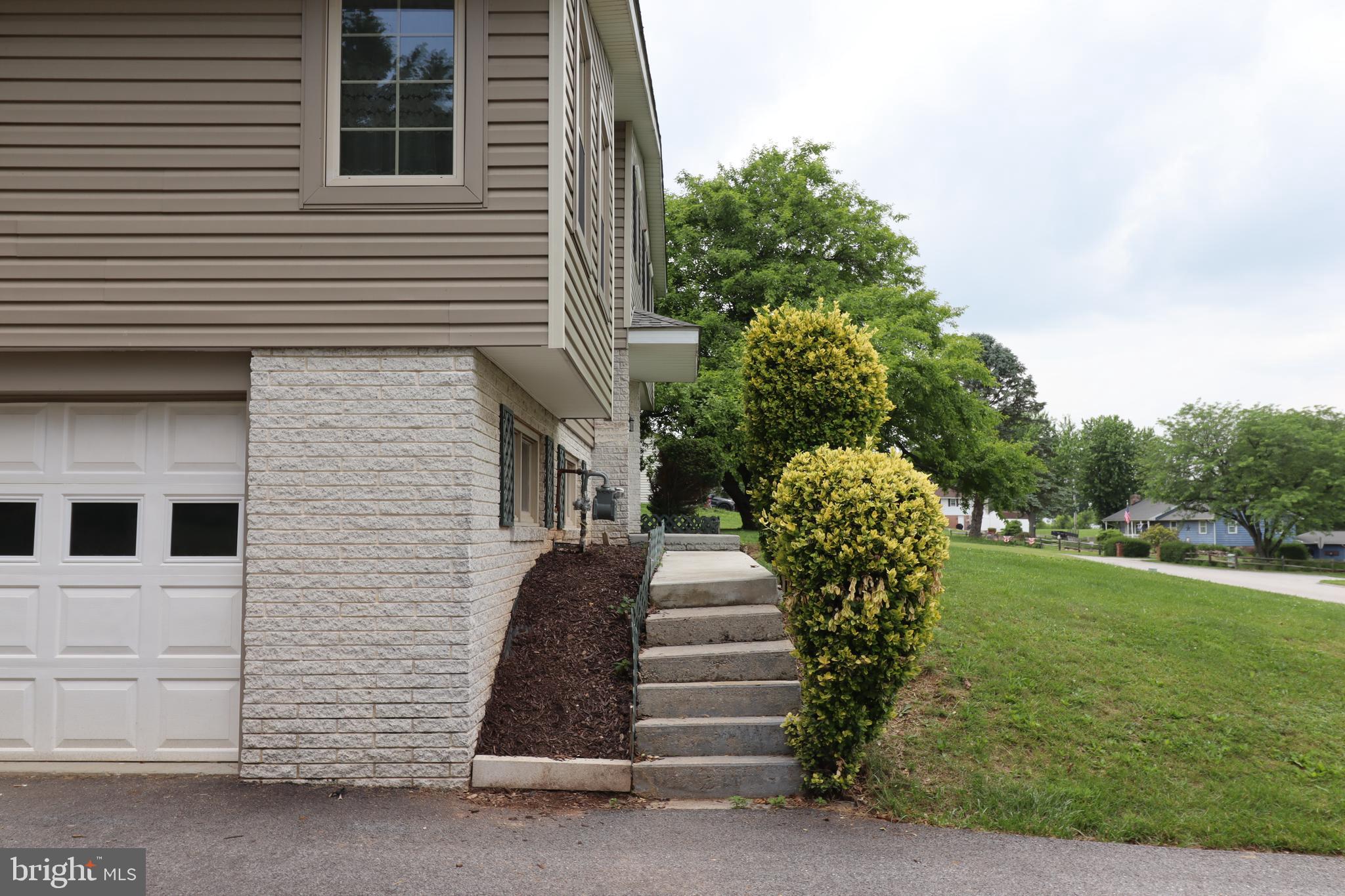 49 Valley View Drive Hanover, PA 17331 - Photo 5 of 64