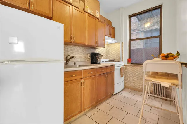 $290,000 | 2146 Cortelyou Road, Unit 1R | Flatbush