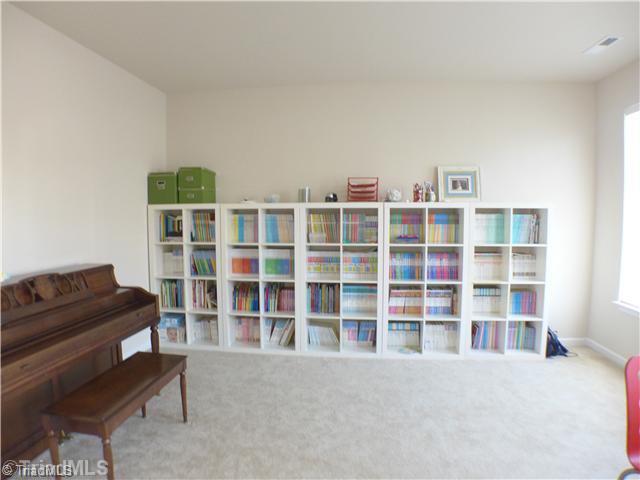 3104 Cranberry Ridge Drive High Point, NC 27265 - Photo 5 of 16 Living Room.
