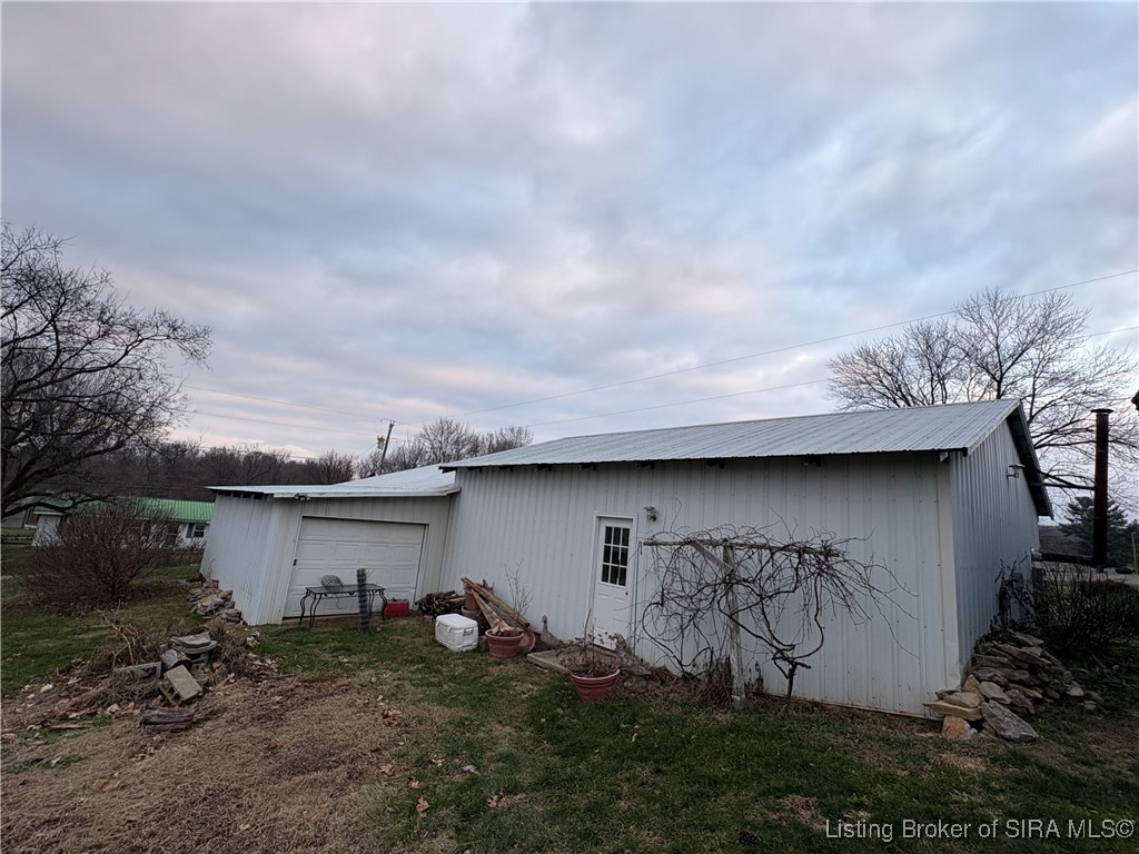 10335 South Bixler Road Pekin, IN 47165 - Photo 7 of 26