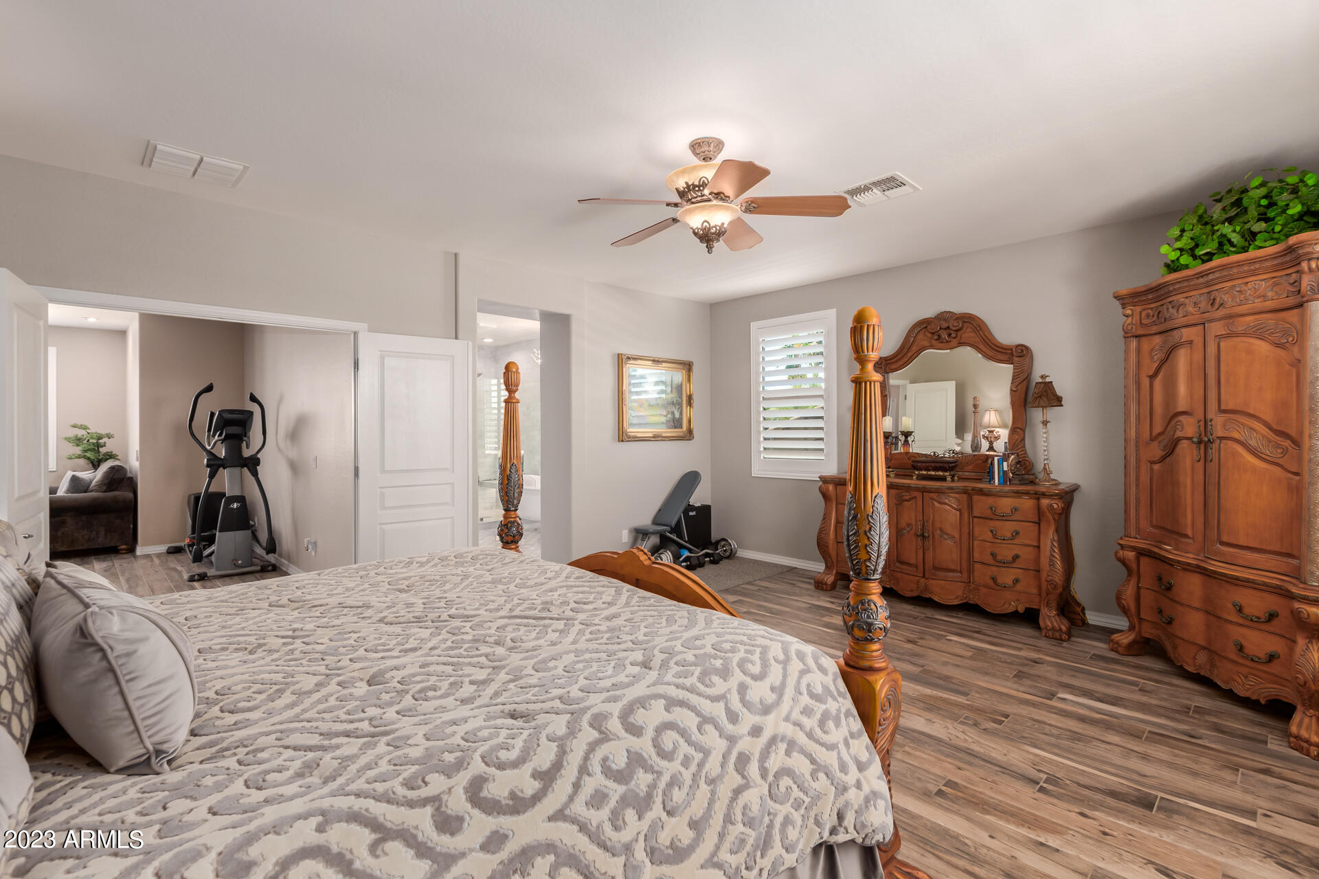 3416 West Montello Road Phoenix, AZ 85086 - Photo 32 of 71 a bed room with a bed and furniture