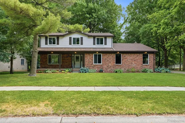 $2,900 | 1880 Welling Drive, Troy, MI 48085
