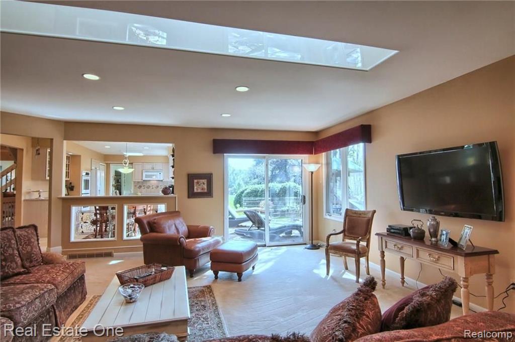 31135 Country Ridge Circle Farmington Hills, MI 48331 - Photo 18 of 37