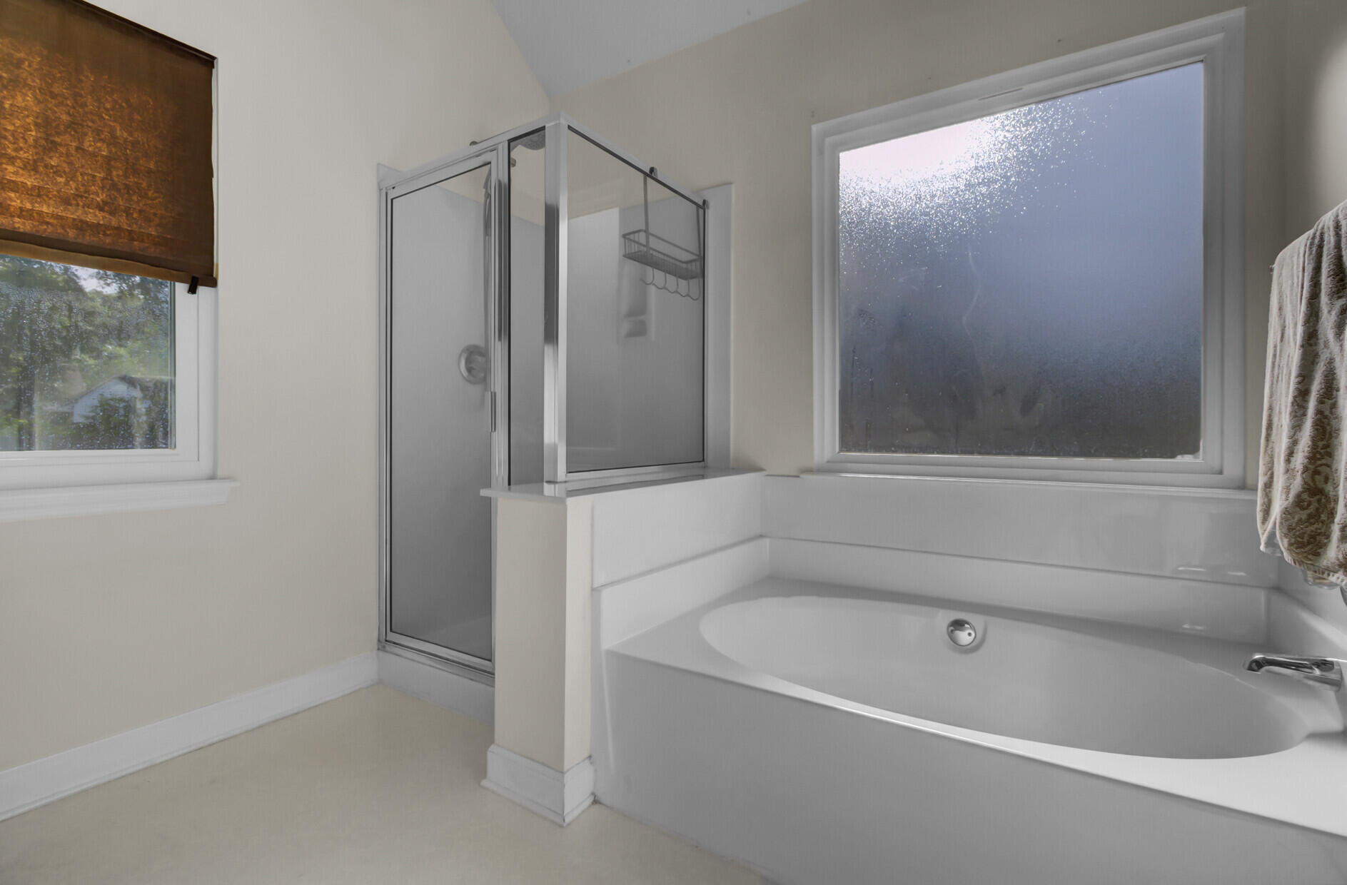 302 Lancaster Road Summerville, SC 29485 - Photo 14 of 32 Owner's Bath