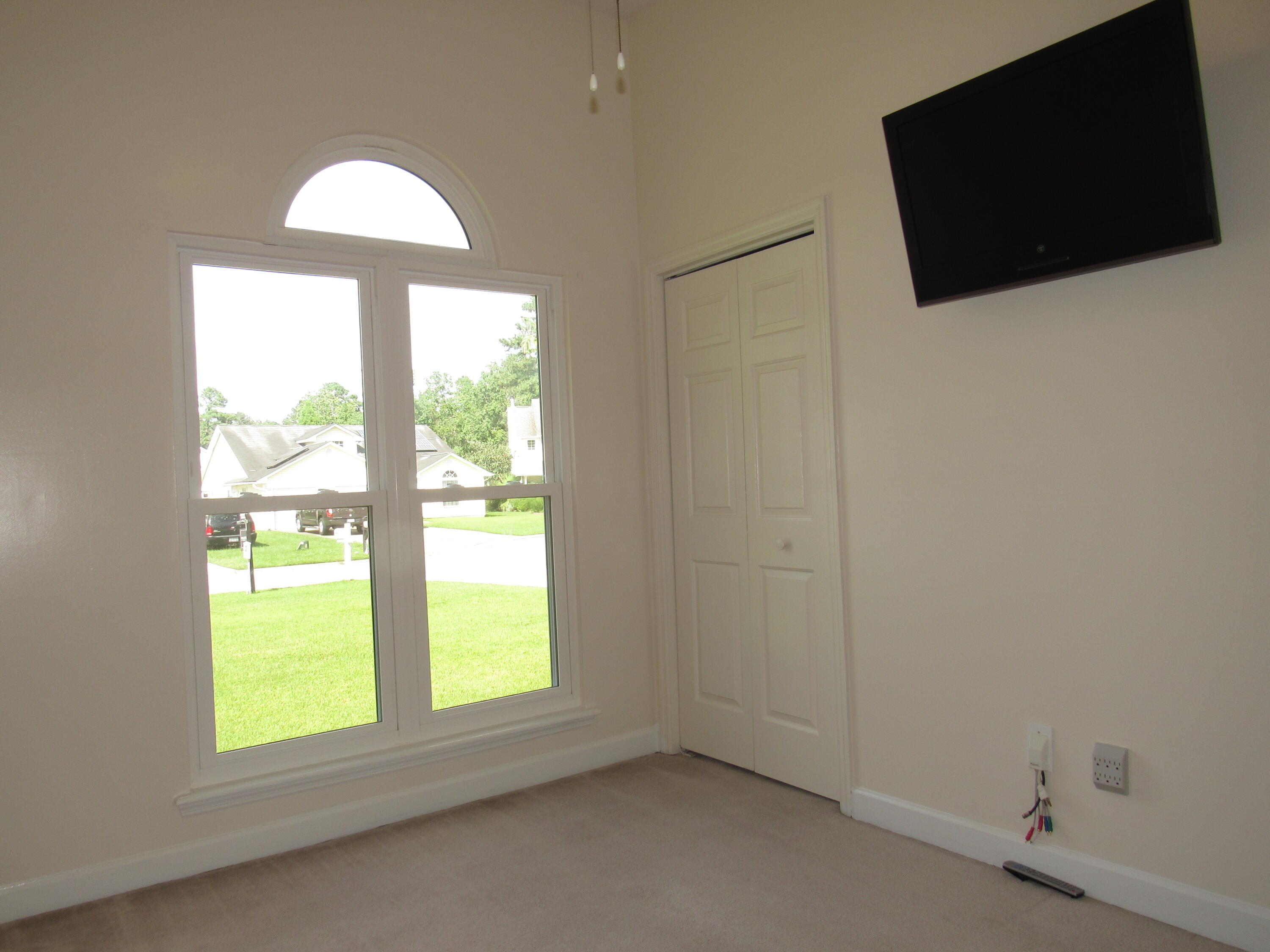 302 Lancaster Road Summerville, SC 29485 - Photo 16 of 32 Secondary Bedroom
