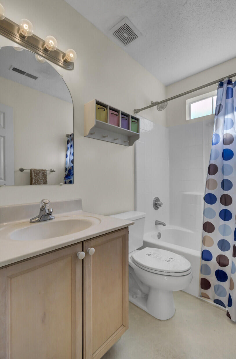 302 Lancaster Road Summerville, SC 29485 - Photo 17 of 32 Hall Bath