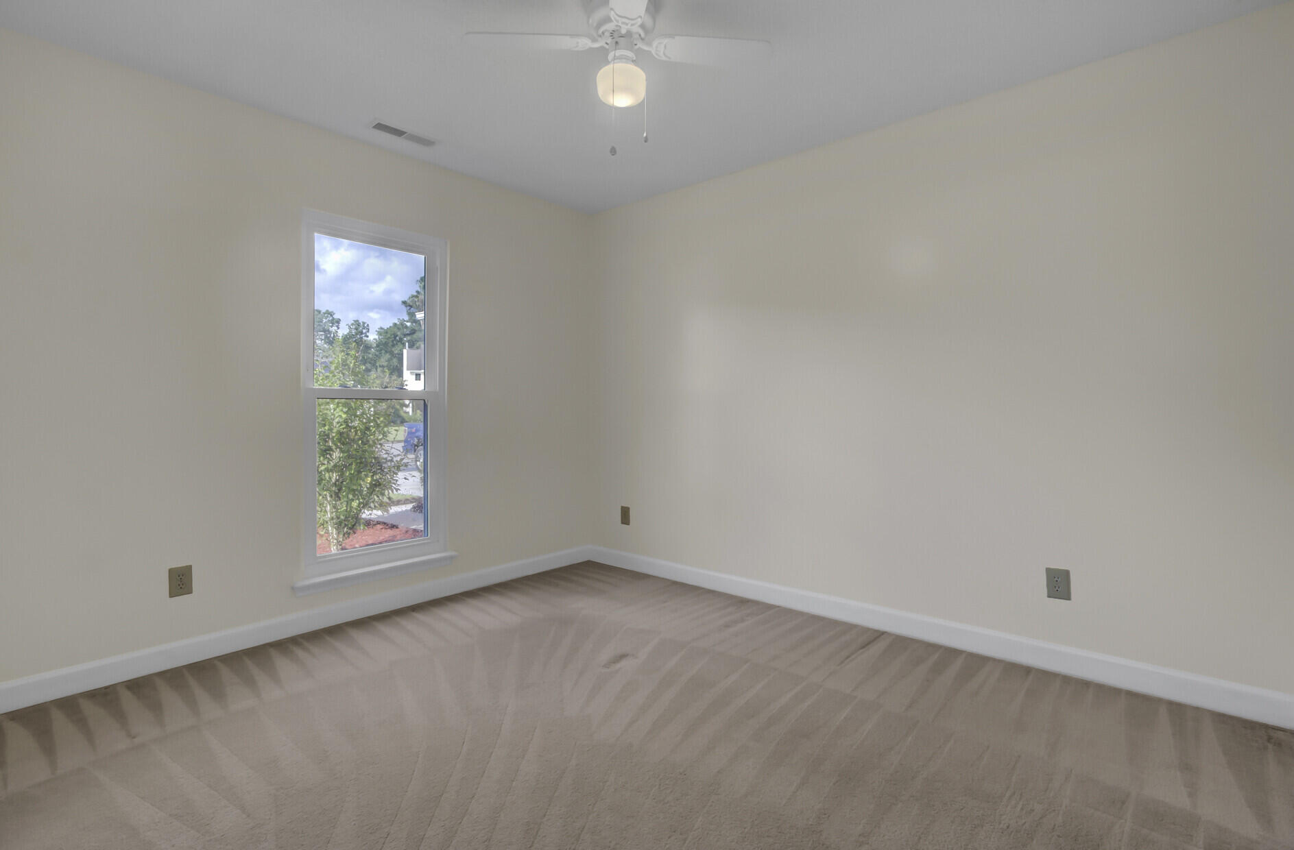 302 Lancaster Road Summerville, SC 29485 - Photo 19 of 32 Secondary Bedroom