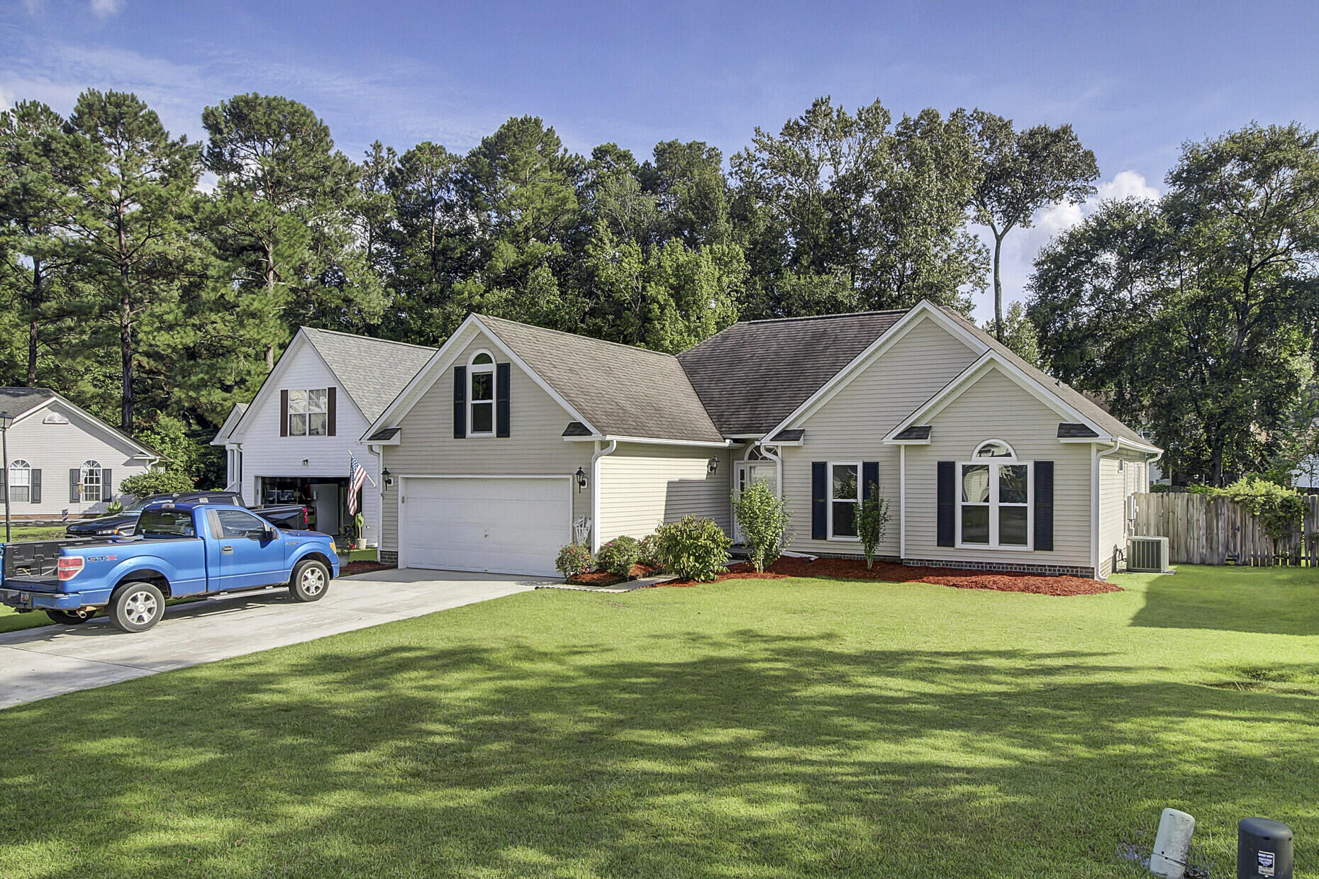 302 Lancaster Road Summerville, SC 29485 - Photo 3 of 32 Large Yard