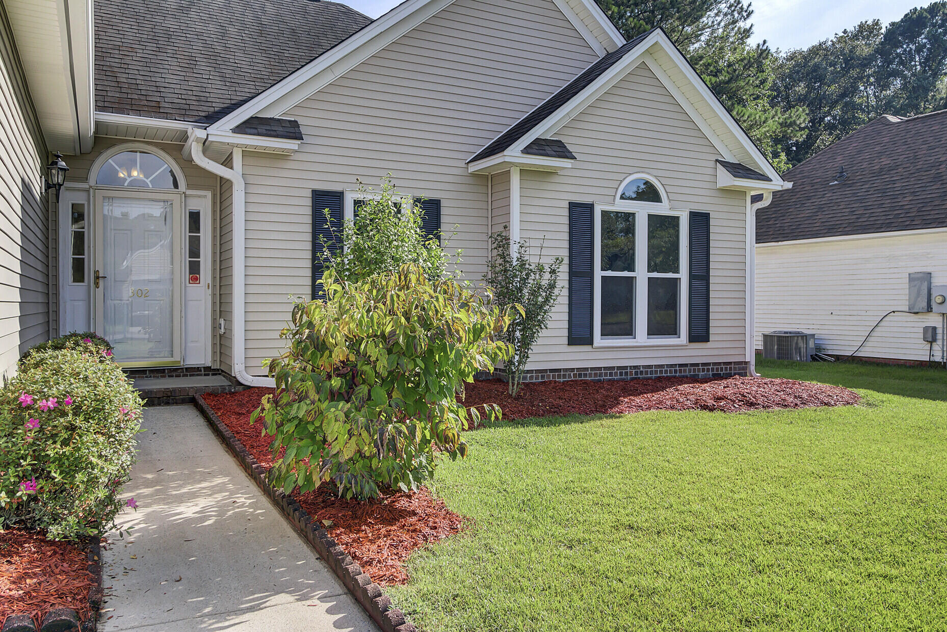 302 Lancaster Road Summerville, SC 29485 - Photo 4 of 32 Front Walk