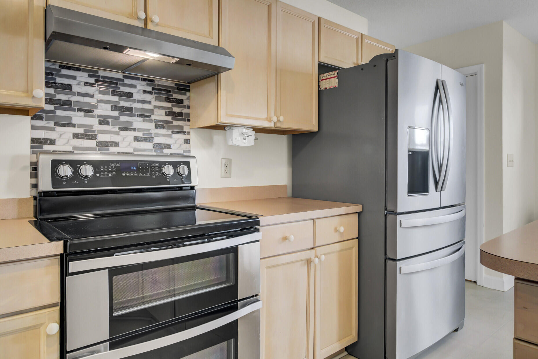 302 Lancaster Road Summerville, SC 29485 - Photo 7 of 32 Kitchen
