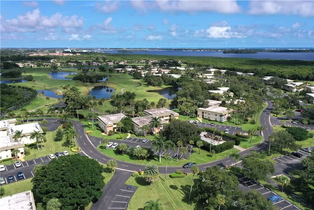 $125,000 | 35 Vista Gdns Trail, Unit 204, Vero Beach, FL 32962