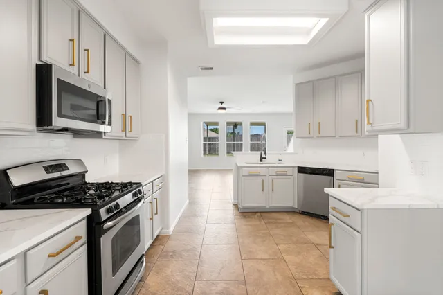 $2,300 | 2437 Aspen Dale Drive, Spring, TX 77386