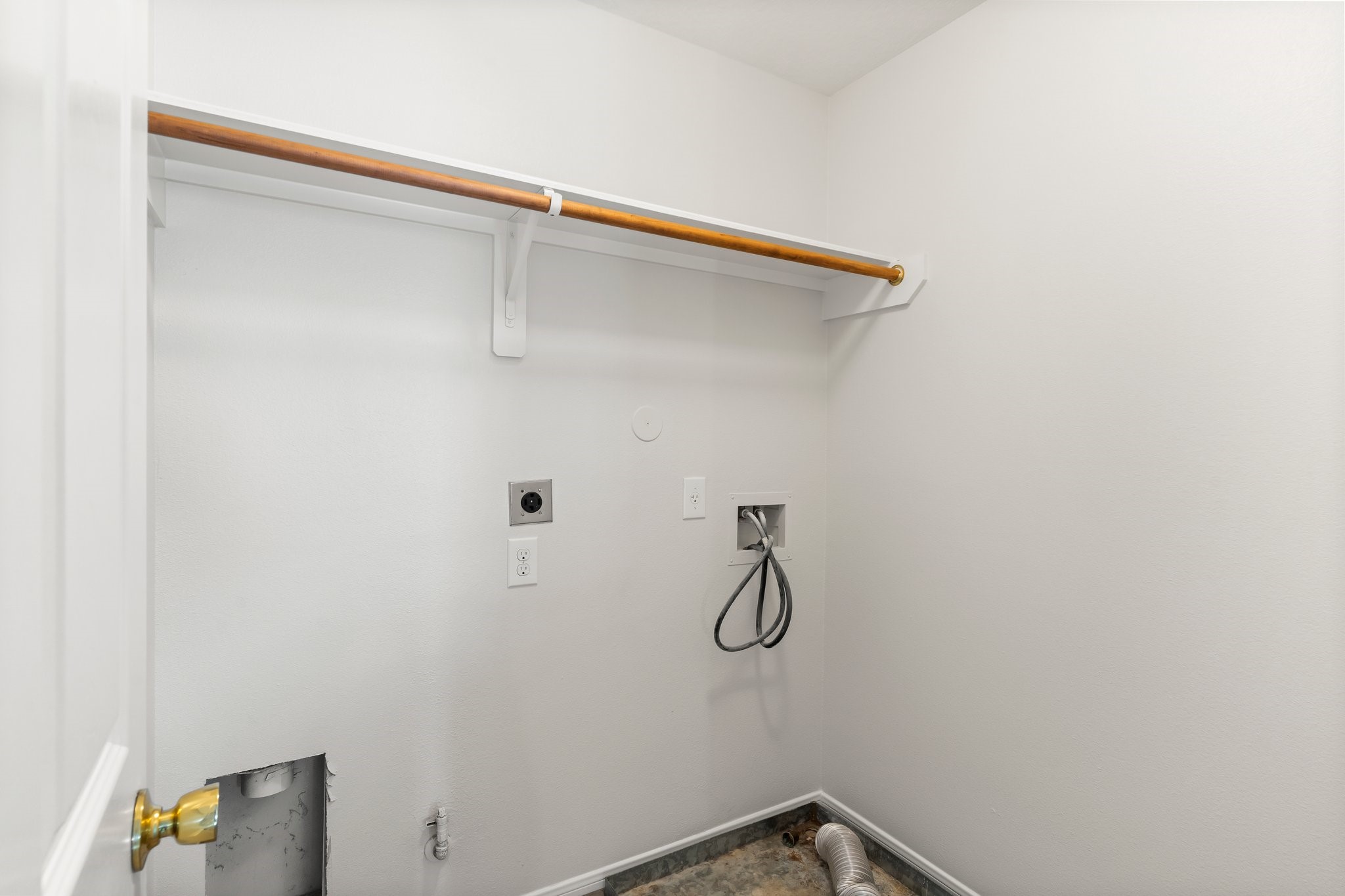 2437 Aspen Dale Drive Spring, TX 77386 - Photo 25 of 37 Laundry Room