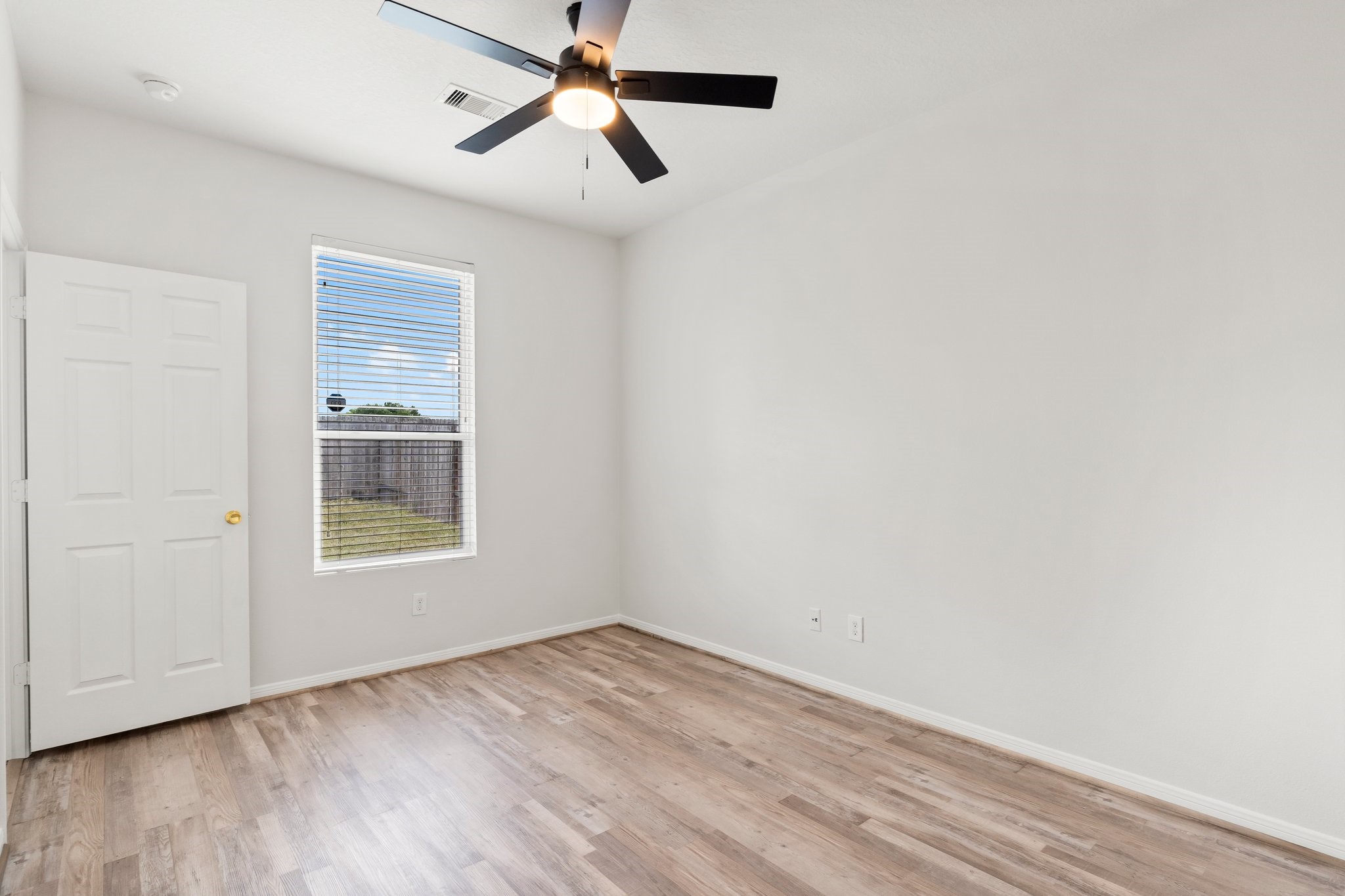 2437 Aspen Dale Drive Spring, TX 77386 - Photo 26 of 37 4th Downstairs Bedroom