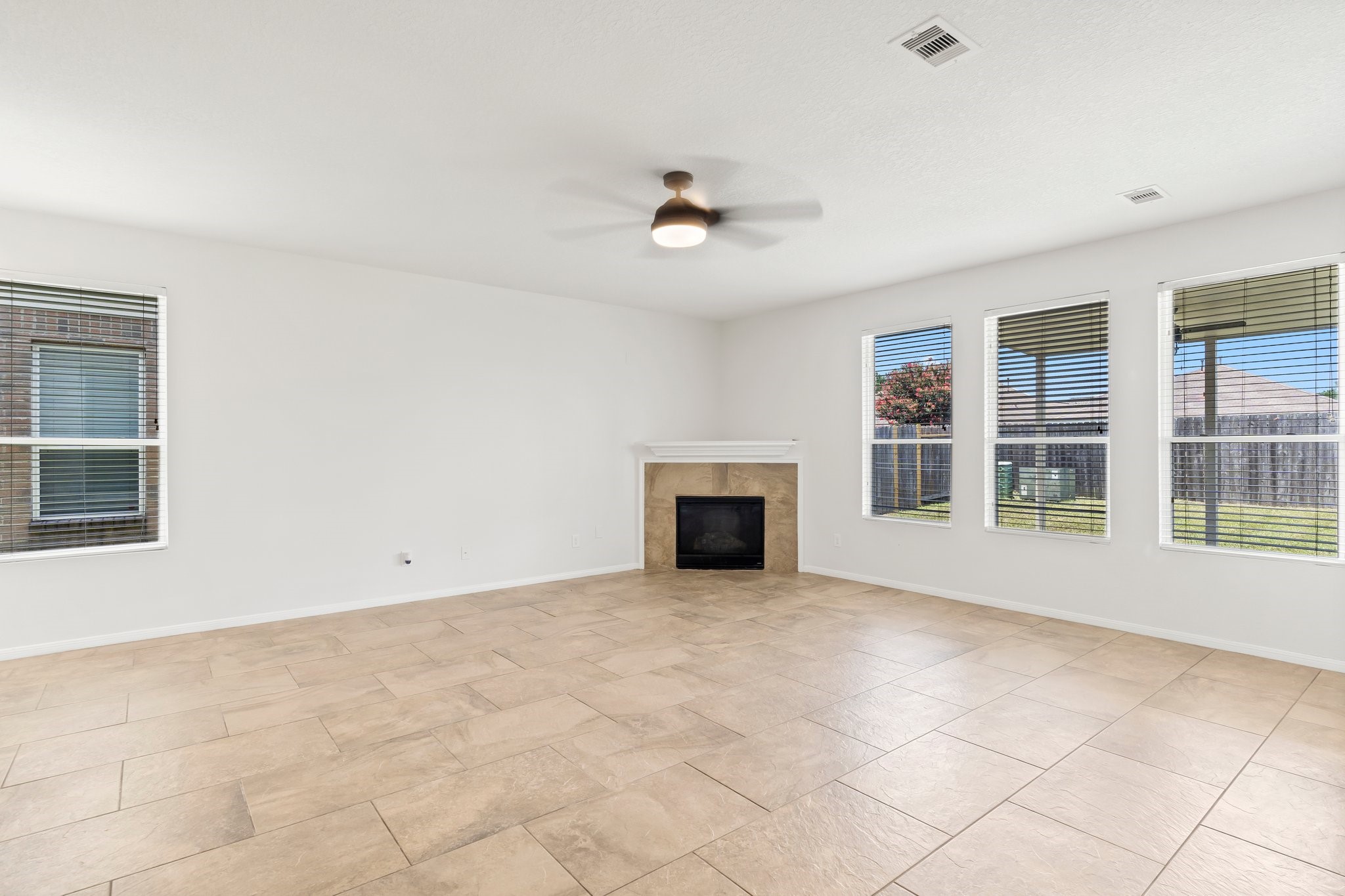 2437 Aspen Dale Drive Spring, TX 77386 - Photo 8 of 37 Large Living Room