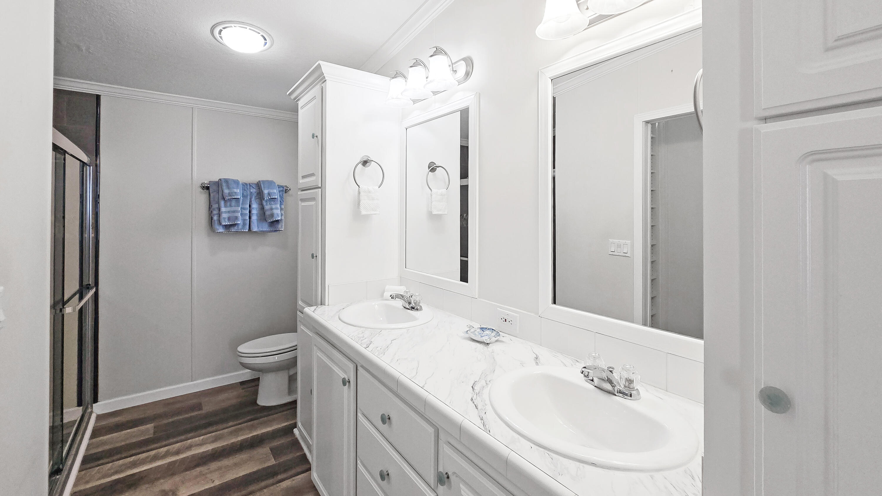 6939 Southeast Ridgeway Terrace Hobe Sound, FL 33455 - Photo 19 of 68 primary bath