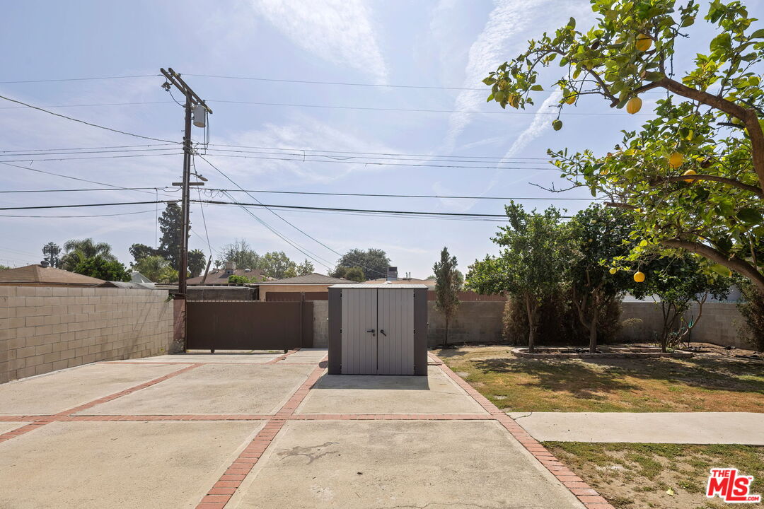 13610 Bracken Street Arleta, CA 91331 - Photo 23 of 23 a view of a outdoor space