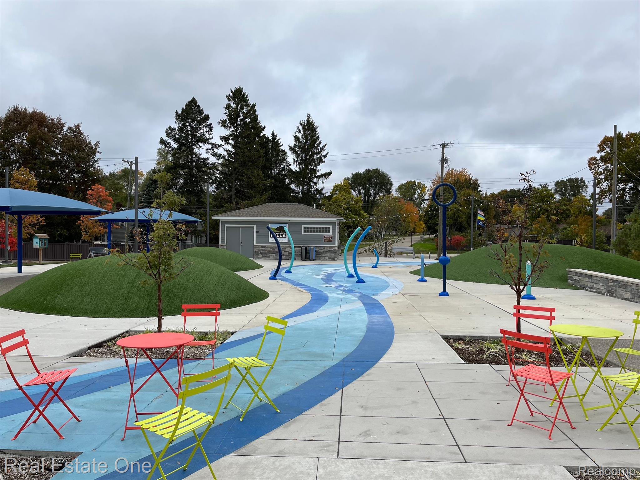 2550 Longview Avenue Rochester, MI 48307 - Photo 40 of 40 Brooklands' Splash Pad