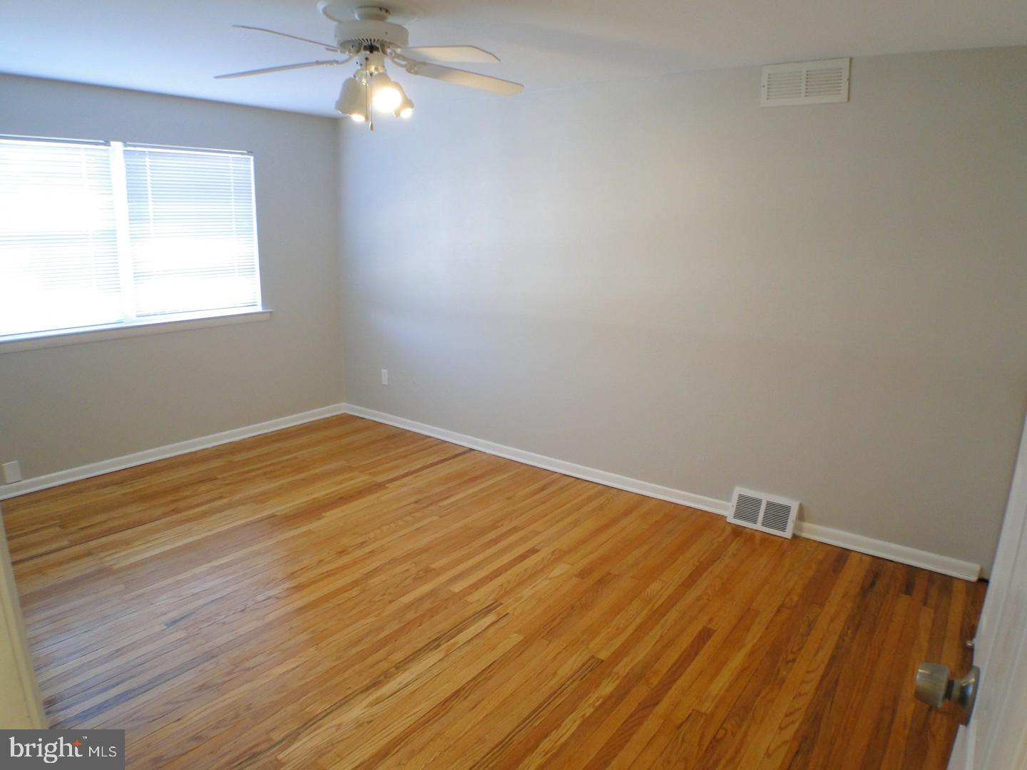 12413 Medford Road Philadelphia, PA 19154 - Photo 19 of 32