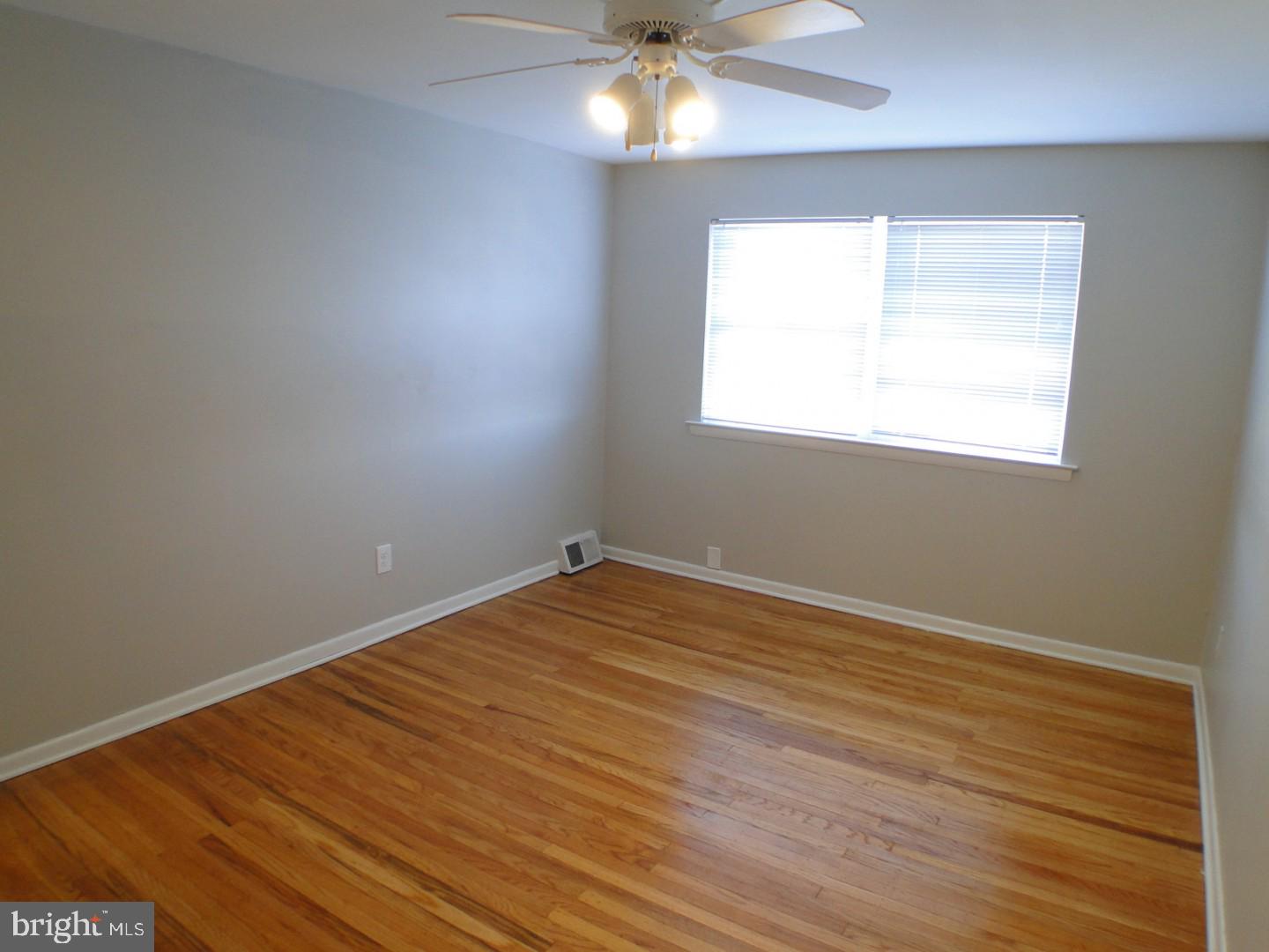 12413 Medford Road Philadelphia, PA 19154 - Photo 20 of 32