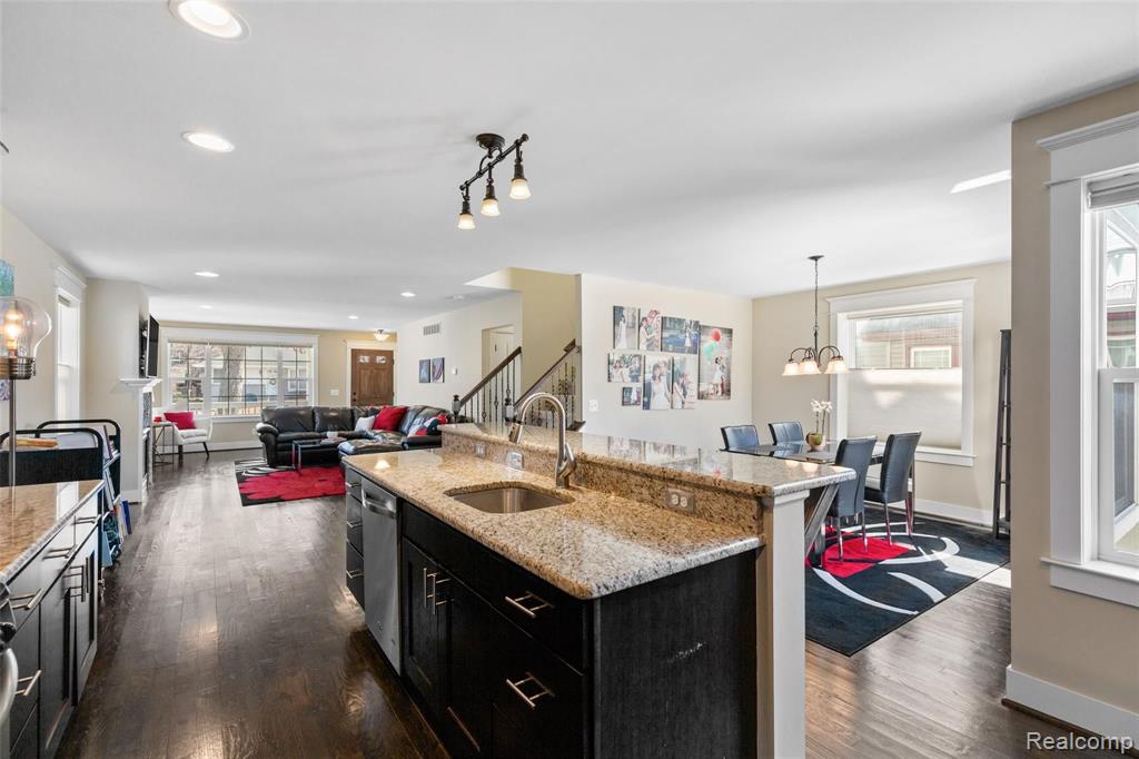 605 Lockwood Road Royal Oak, MI 48067 - Photo 10 of 35
