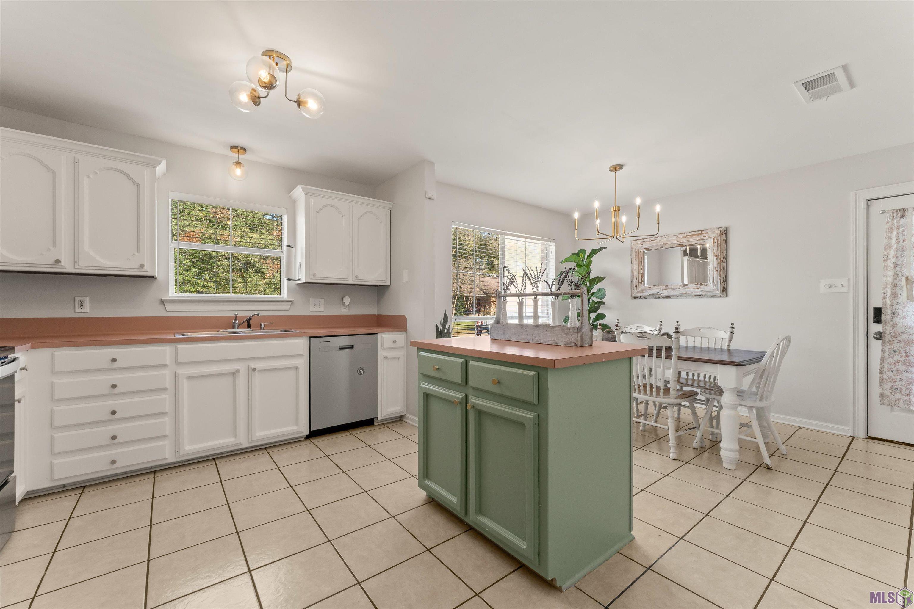 3458 Tupelo Street Zachary, LA 70791 - Photo 7 of 28 Gallery Image 7