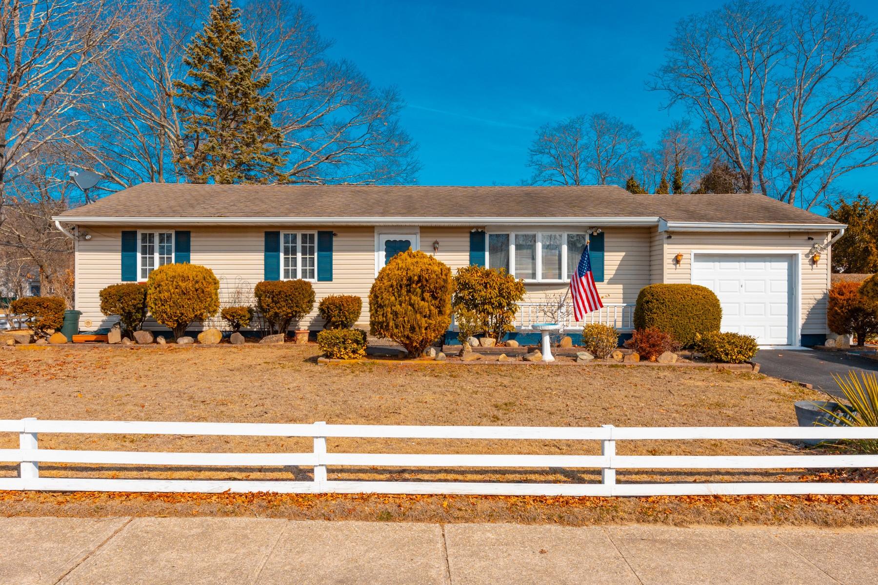 13 Washington Place Patchogue, NY 11772 - Photo 1 of 1