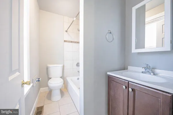$2,650 | 131 Bridgeboro Street, Riverside, NJ 08075