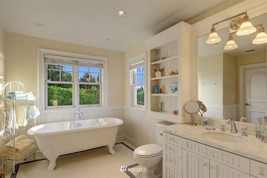 18302 Ridgefield Road Northwest Shoreline, WA 98177 - Photo 21 of 40 Gallery Image 21