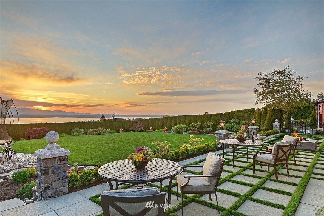 18302 Ridgefield Road Northwest Shoreline, WA 98177 - Photo 4 of 40 Gallery Image 4