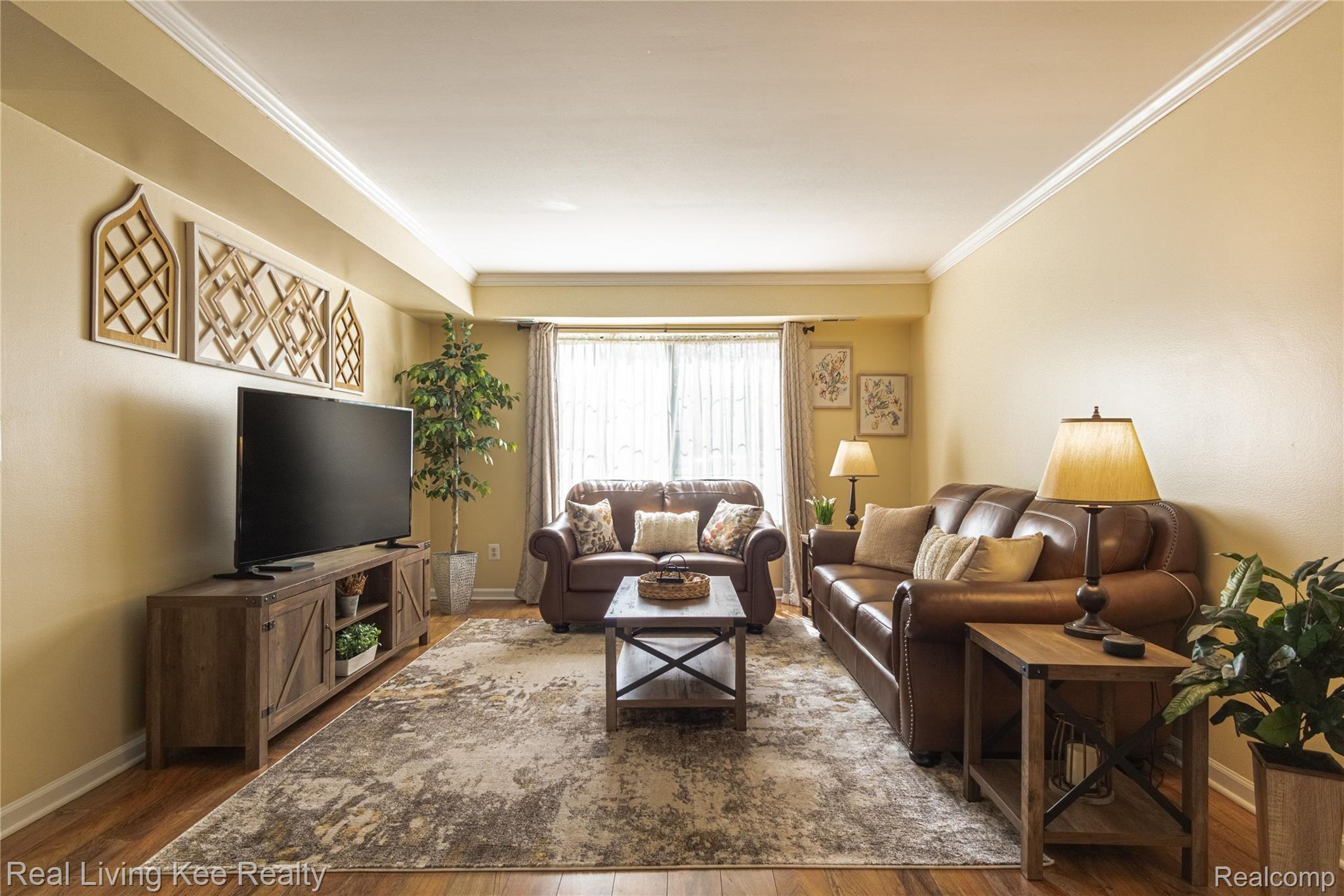 1853 Meadow Dale Court Rochester, MI 48309 - Photo 5 of 43 Interiors (3 of 32).jpg