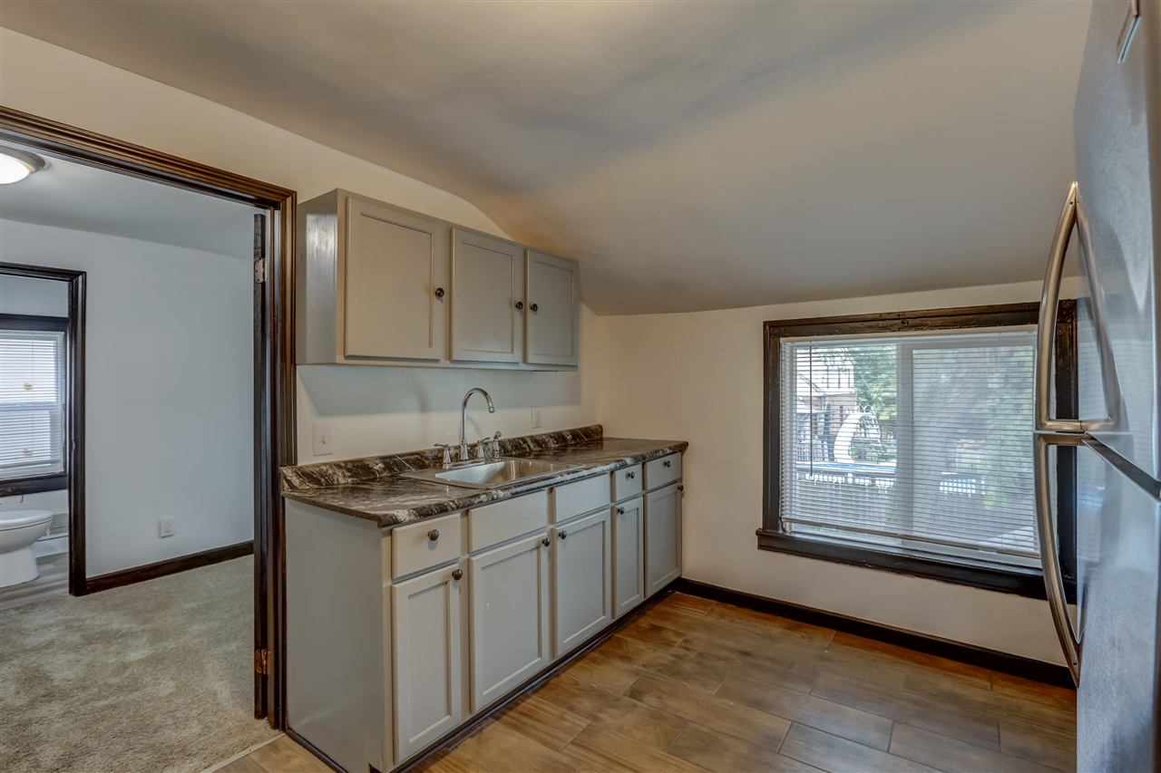 7006 Toepfer Road, Unit : UPPER Warren, MI 48091 - Photo 6 of 13