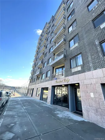 $649,000 | 70-26 Queens Boulevard, Unit 5A | Maspeth