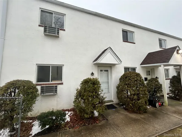 $2,750 | 179 Orinoco Drive, Brightwaters, NY 11718