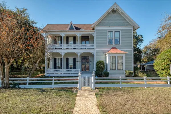 $1,249,000 | 541 North Main Street, La Grange, TX 78945